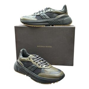 Bottega Veneta Black Sneakers with Chunky Sole and Modern Design